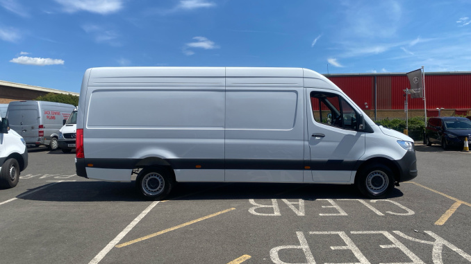 Mercedes-Benz Sprinter 315Cdi L3 Diesel Rwd 3.5t H2 Pro Van 9G-Tronic - Image 8